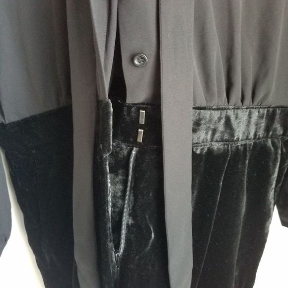 SOLD! LOFT Drapey Black Velvet Romper NWT Size 12 - Picture 5 of 8